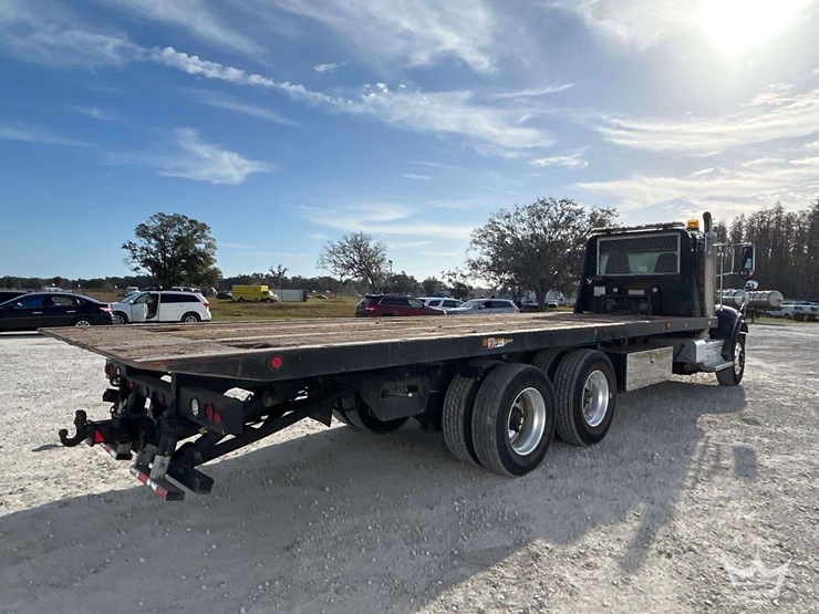 2018-peterbilt-348-image-4