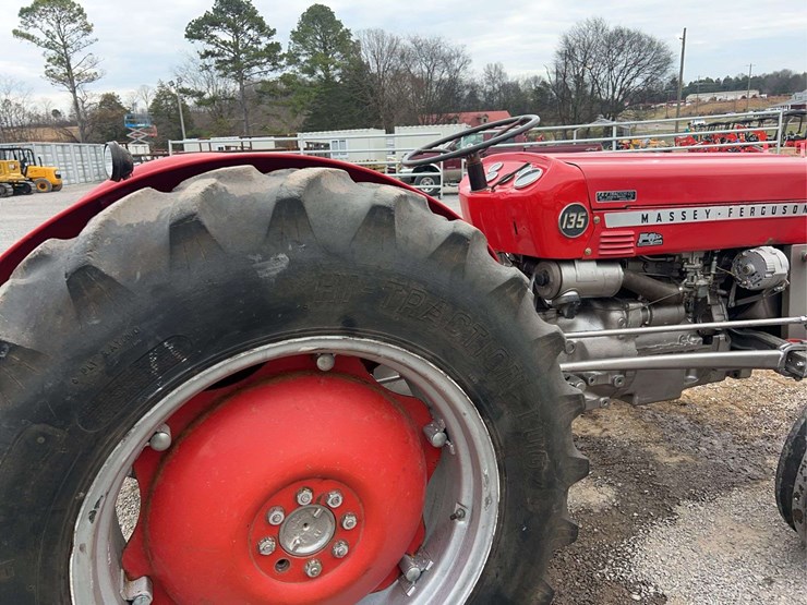 massey-ferguson-135-image-14