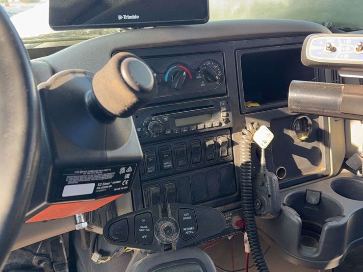 2012-ih-max-force-dry-fertilizer-spreader-image-10