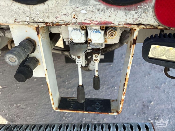 2088-chevrolet-c7500-altec-ta40-41ft.-bucket-truck-image-21