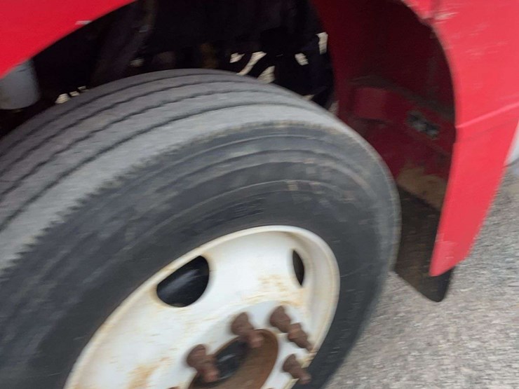 2005-peterbilt-385-image-12