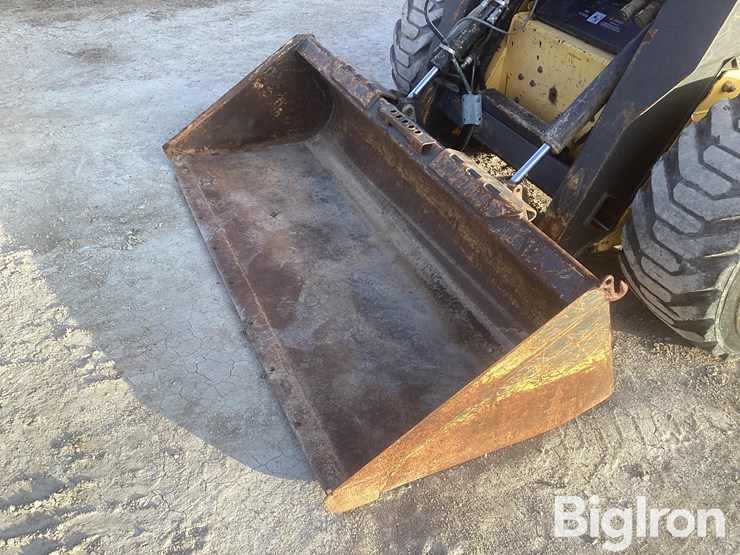 new-holland-l185-image-14