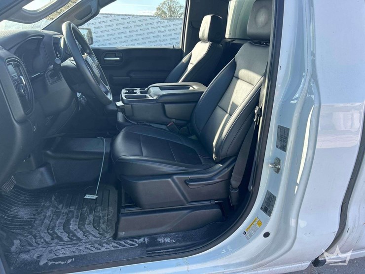 2020-chevrolet-silverado-1500-image-13