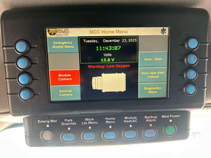 2016-freightliner-m2-106-image-24