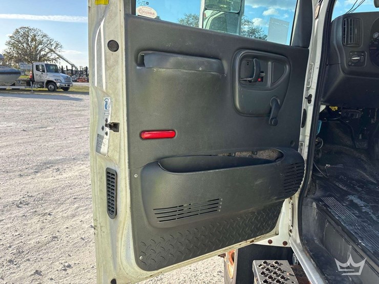 2088-chevrolet-c7500-altec-ta40-41ft.-bucket-truck-image-44