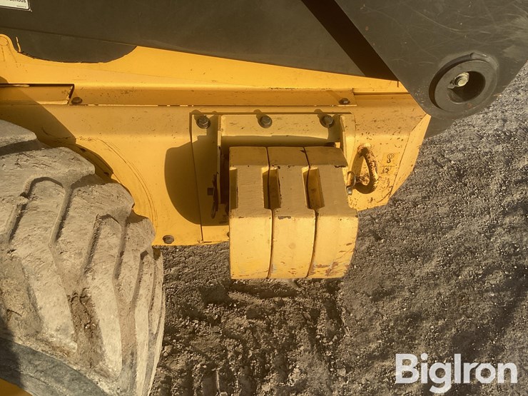 new-holland-l185-image-11