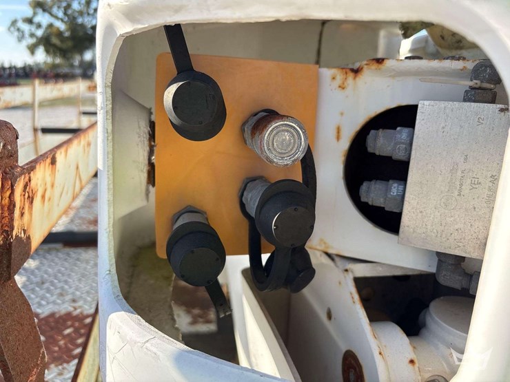 2088-chevrolet-c7500-altec-ta40-41ft.-bucket-truck-image-20