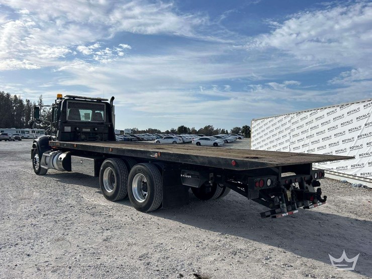 2018-peterbilt-348-image-5