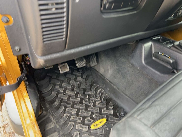 2002-jeep-wrangler-sport-image-12