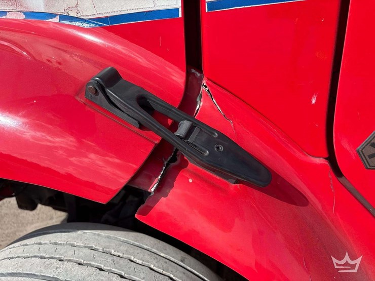 2016-freightliner-m2-106-image-13