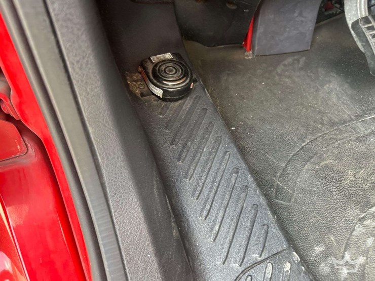 2016-freightliner-m2-106-image-26