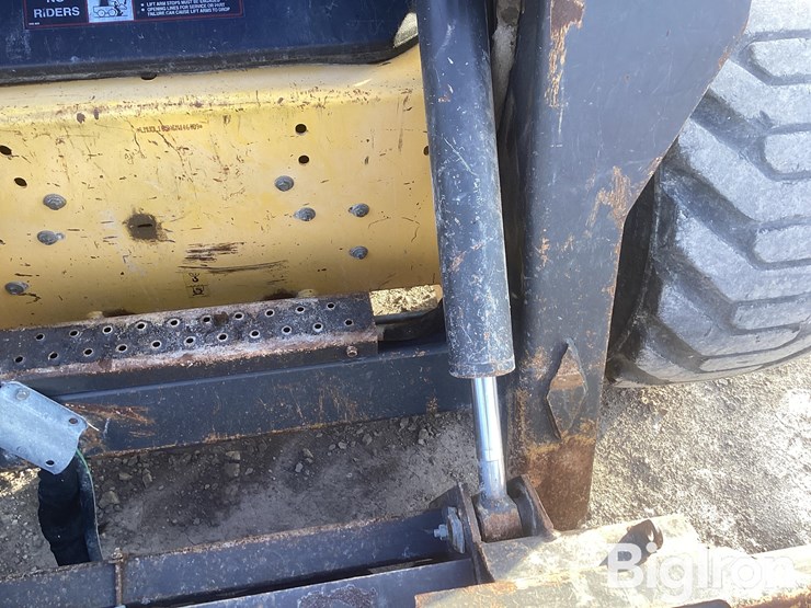 new-holland-l185-image-10