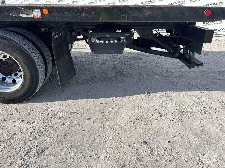 2018-peterbilt-348-image-31