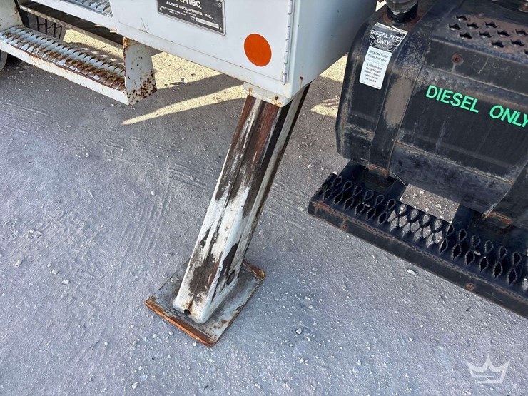 2088-chevrolet-c7500-altec-ta40-41ft.-bucket-truck-image-24