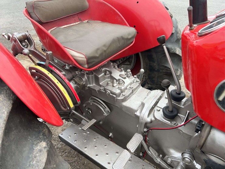 massey-ferguson-135-image-16