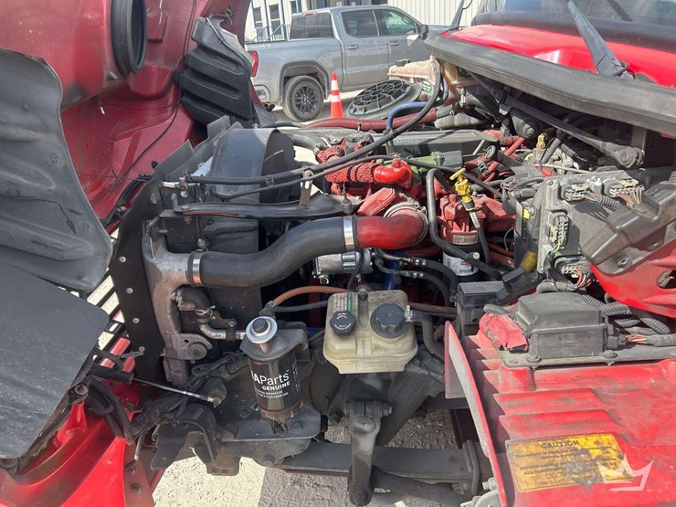 2016-freightliner-m2-106-image-9