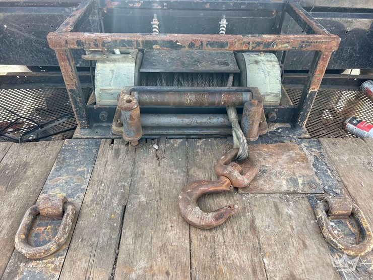 2018-peterbilt-348-image-48