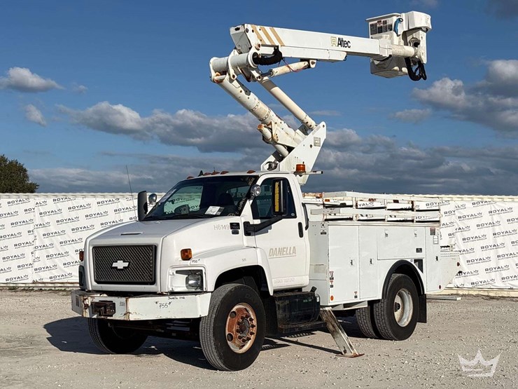 2088-chevrolet-c7500-altec-ta40-41ft.-bucket-truck-image-1