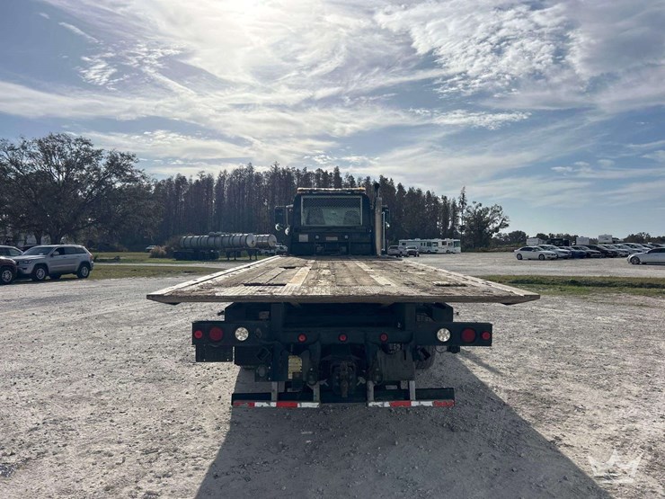 2018-peterbilt-348-image-52