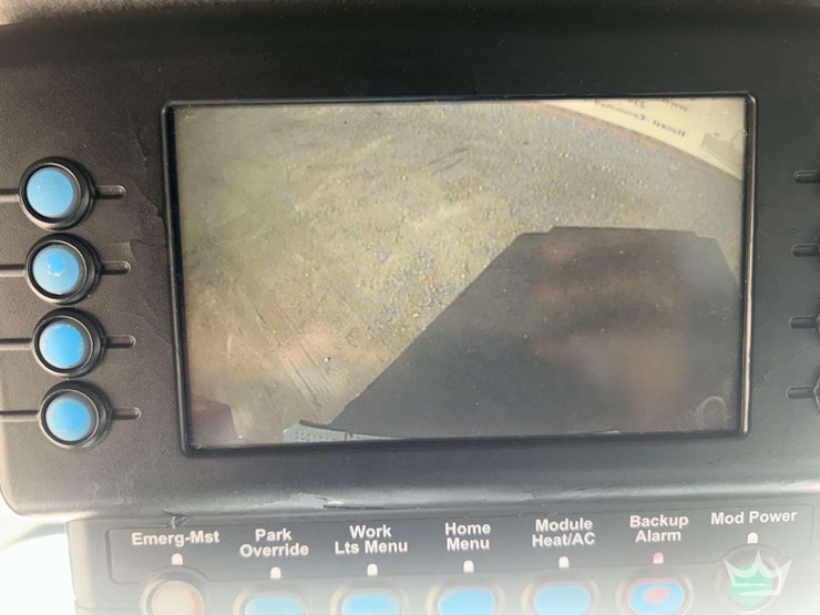 2016-freightliner-m2-106-image-25