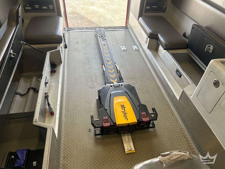 2016-freightliner-m2-106-image-58