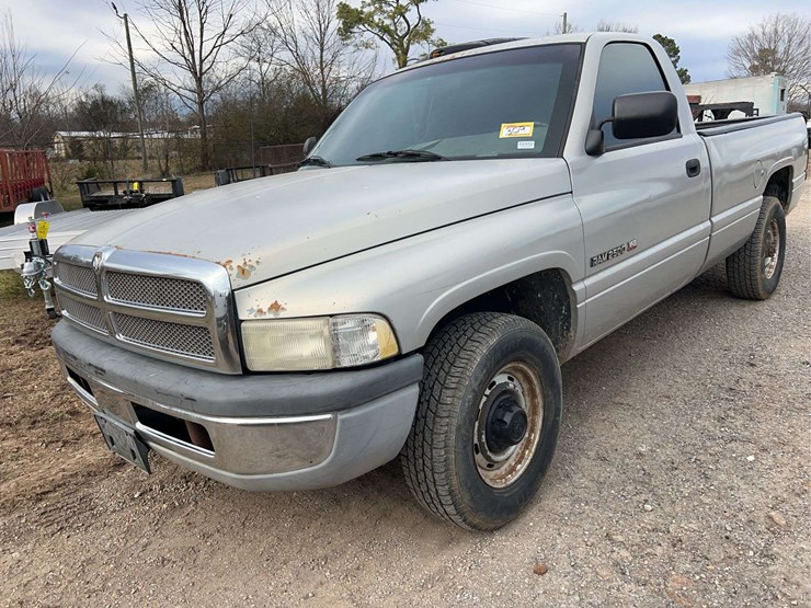 1996-dodge-2500-image-2