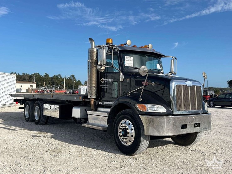2018-peterbilt-348-image-3