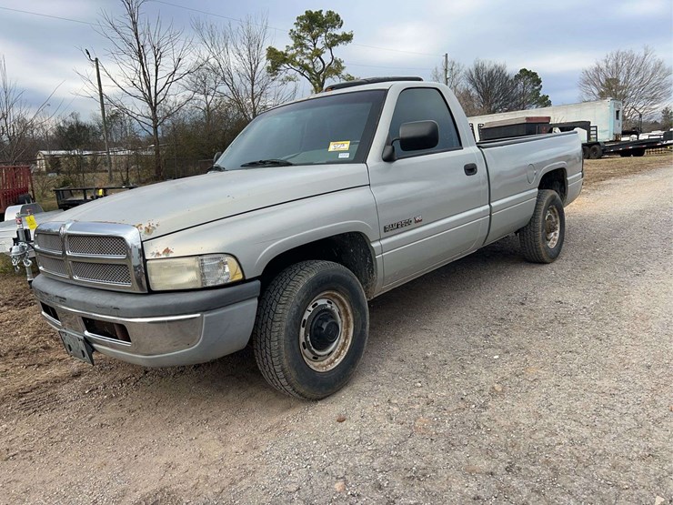 1996-dodge-2500-image-1