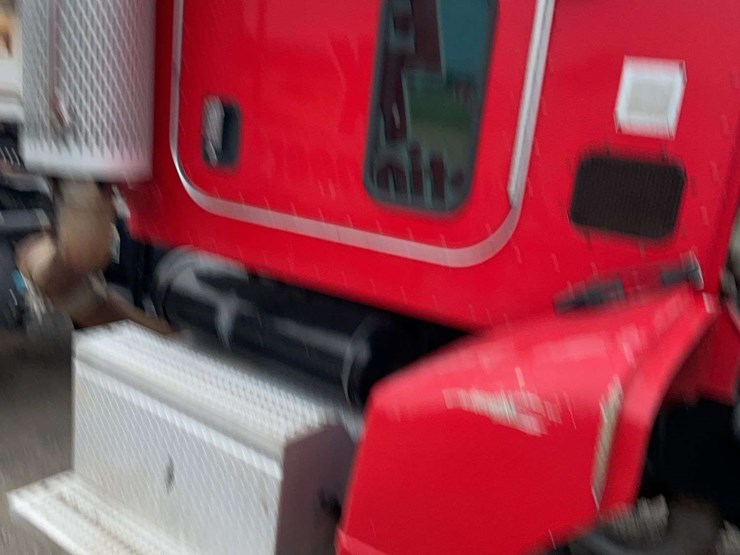 2005-peterbilt-385-image-24