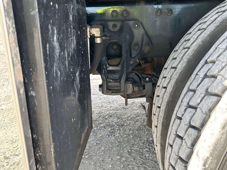 2018-peterbilt-348-image-29