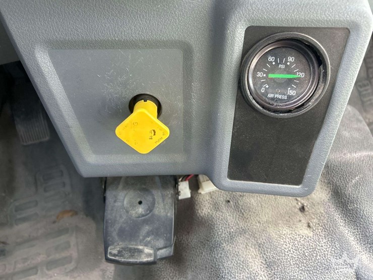 2017-ford-f650-image-18