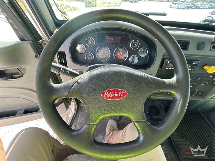 2018-peterbilt-348-image-17