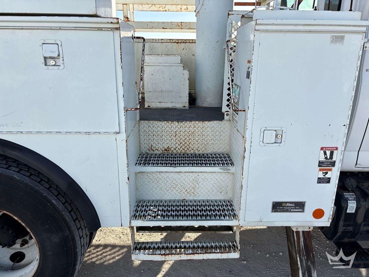 2088-chevrolet-c7500-altec-ta40-41ft.-bucket-truck-image-31