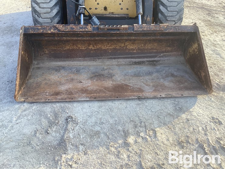 new-holland-l185-image-15