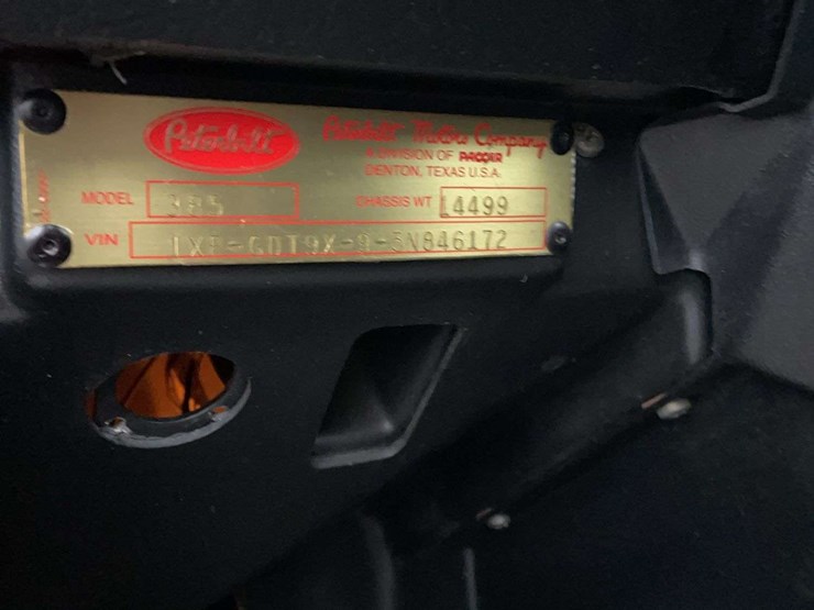 2005-peterbilt-385-image-36