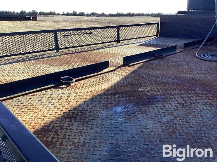 2013-j-d-skiles-pit-stop-t/a-drop-deck-sprayer-trailer-image-20