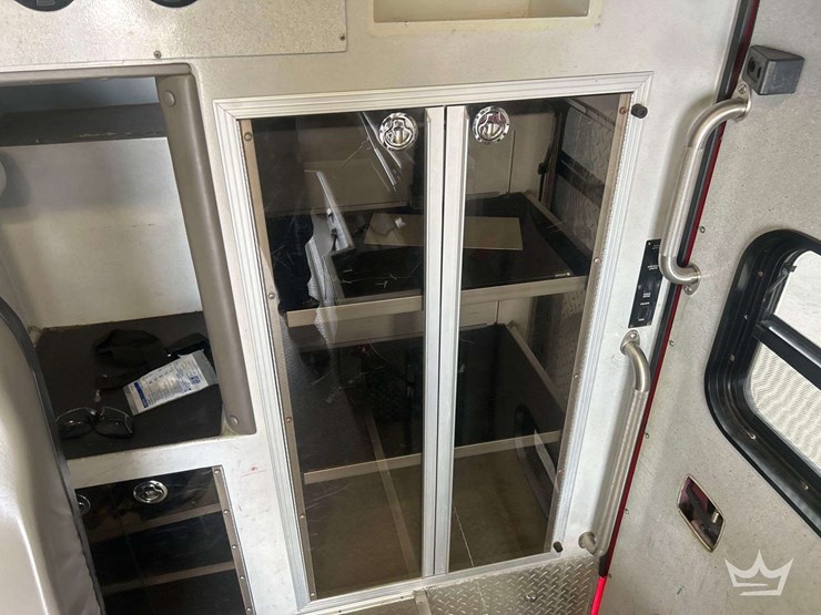 2016-freightliner-m2-106-image-56