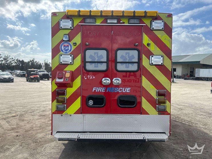 2016-freightliner-m2-106-image-42