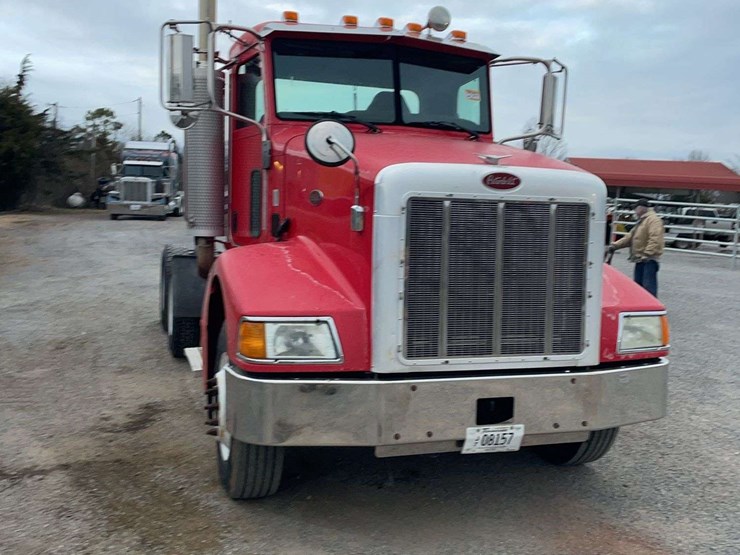 2005-peterbilt-385-image-10