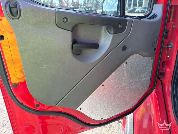 2016-freightliner-m2-106-image-16