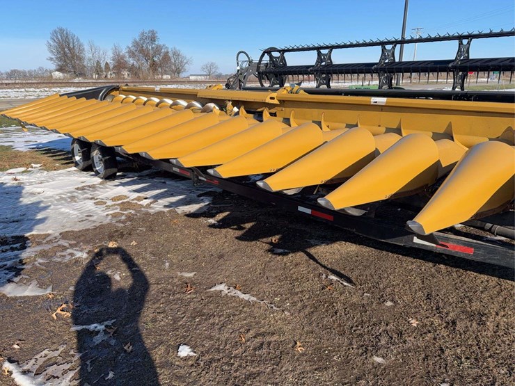 2013-lexion-18-20-corn-head-image-3