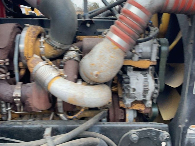 2005-peterbilt-385-image-25