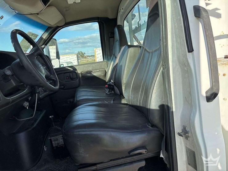 2088-chevrolet-c7500-altec-ta40-41ft.-bucket-truck-image-45