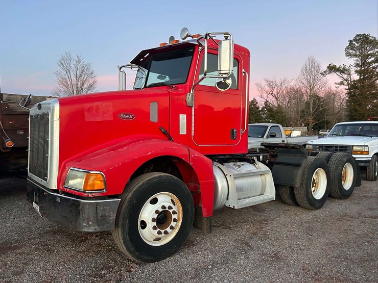2005-peterbilt-385-image-1