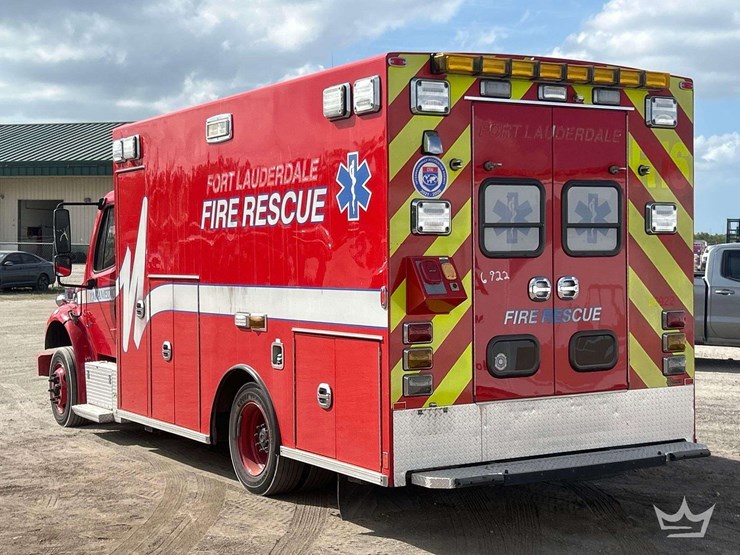 2016-freightliner-m2-106-image-4