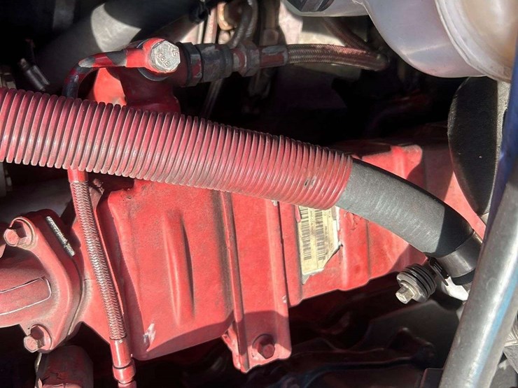 2016-freightliner-m2-106-image-11