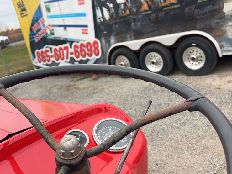 massey-ferguson-135-image-26