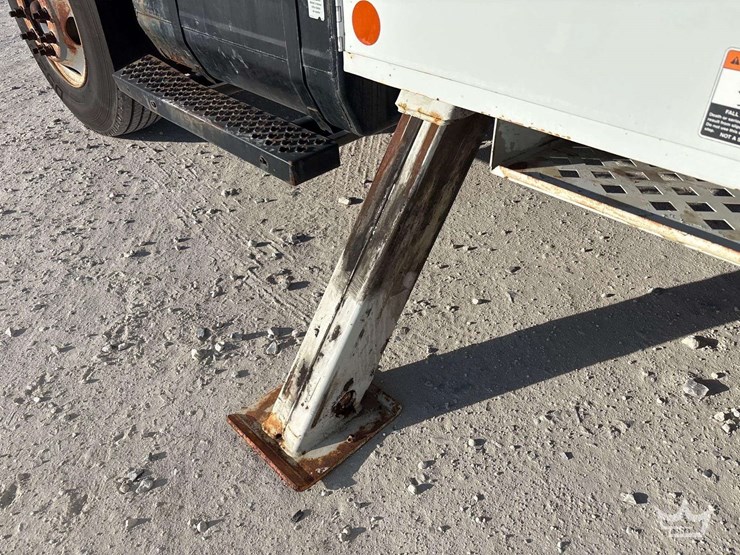2088-chevrolet-c7500-altec-ta40-41ft.-bucket-truck-image-23