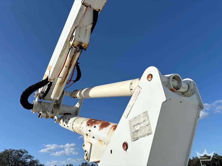 2088-chevrolet-c7500-altec-ta40-41ft.-bucket-truck-image-12