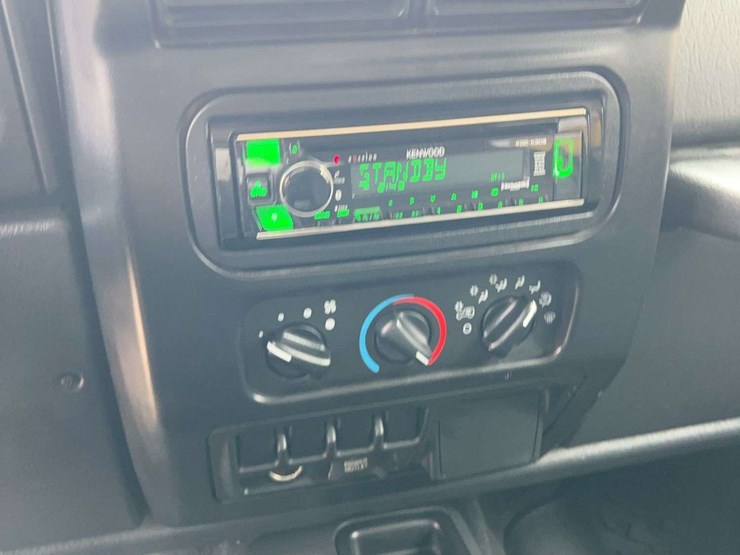 2002-jeep-wrangler-sport-image-23